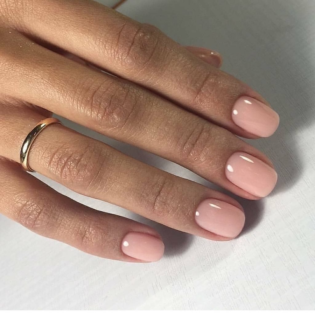 Нюдовый маникюр на короткие ногти 2022