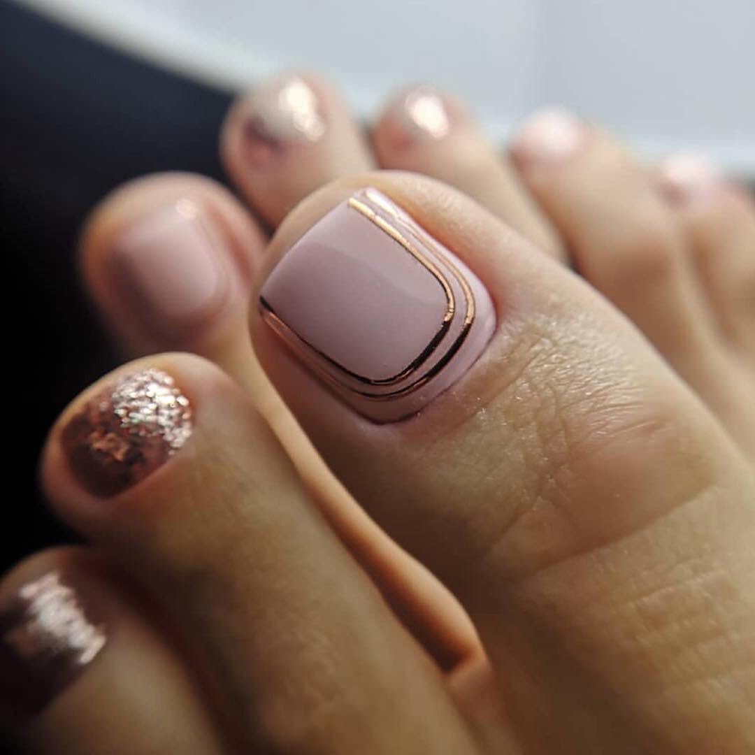 Стильный педикюр