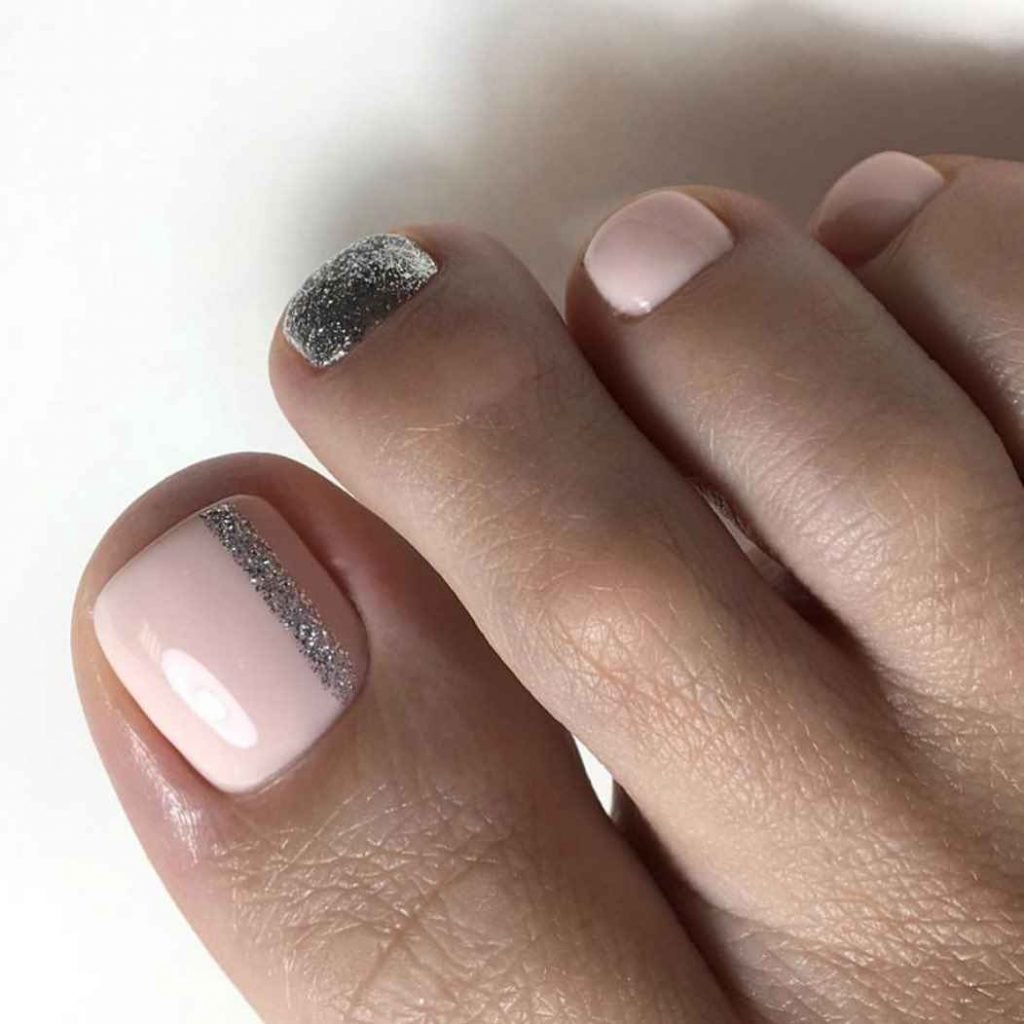 Нюдовый педикюр