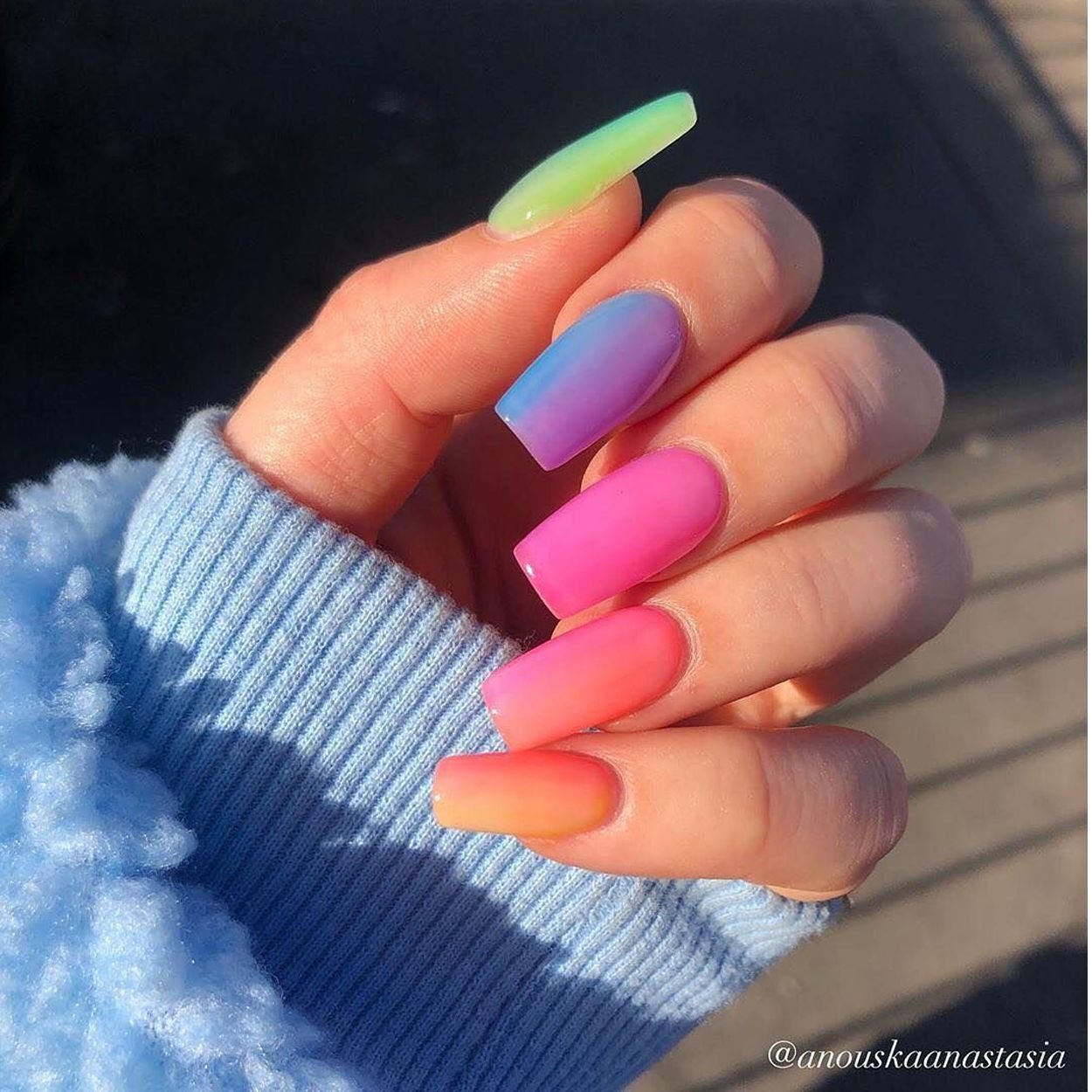 Разноцветный маникюр на длинные ногти