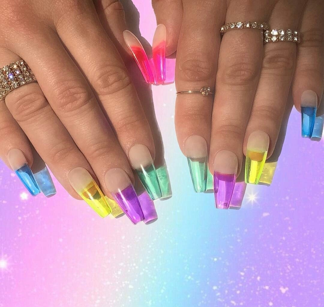 Полупрозрачные цветные ногти