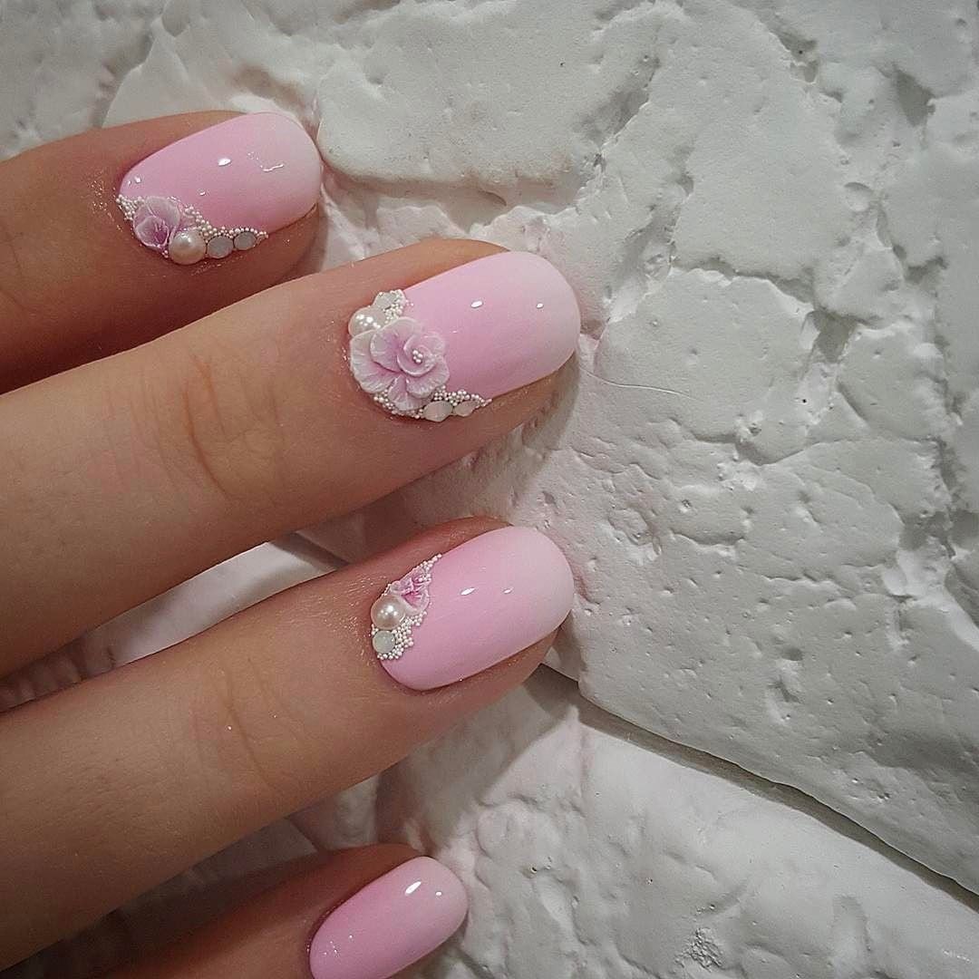 Ногти нежно розового цвета френч