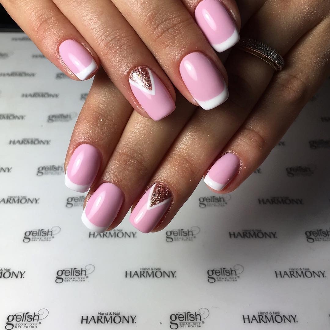 Эстетичный розовый маникюр