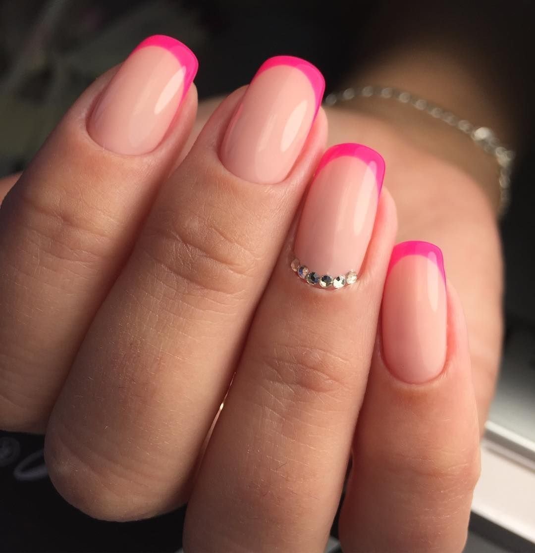 Светлый френч на короткие ногти