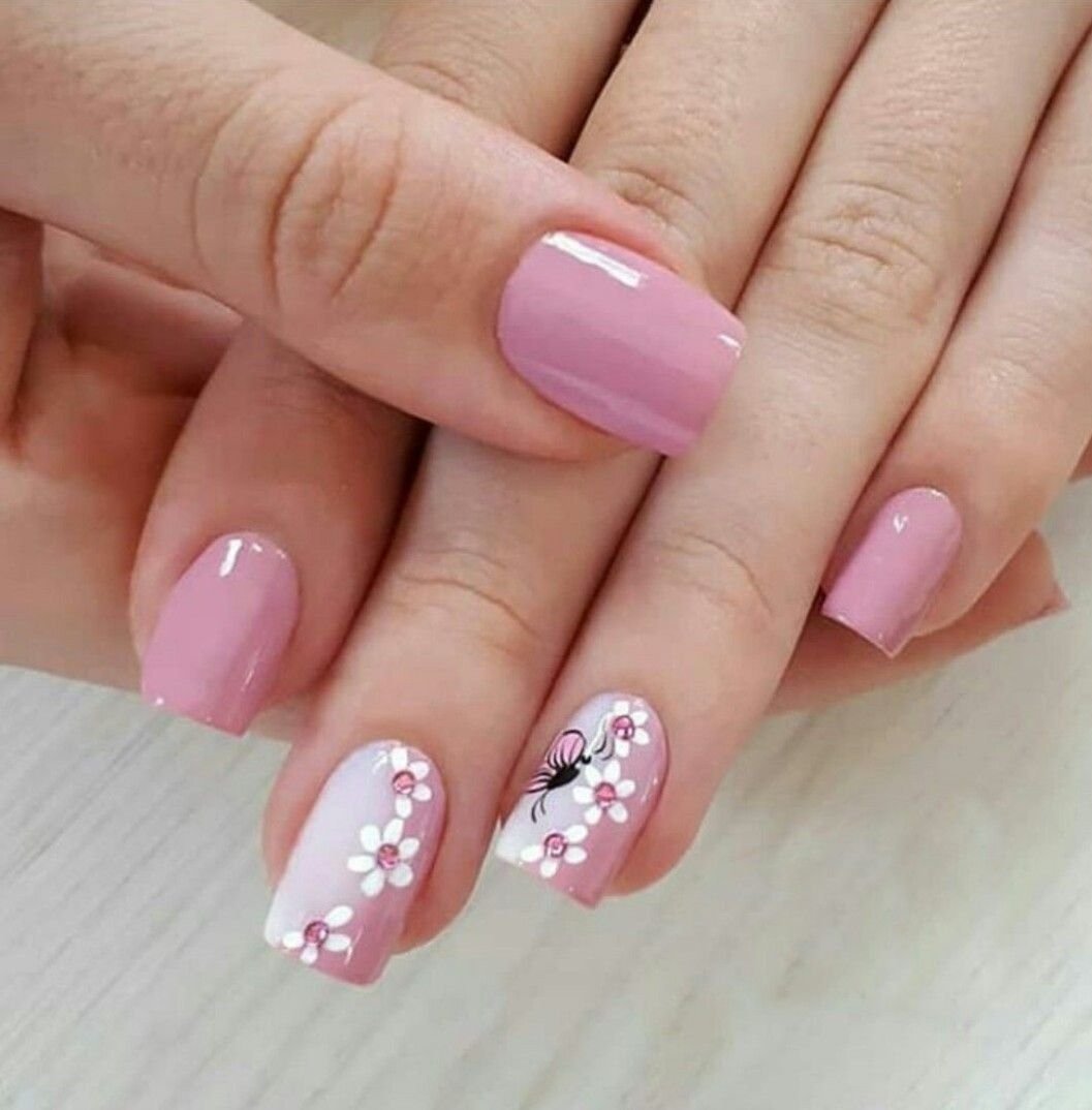 Розовые ногти с разводами