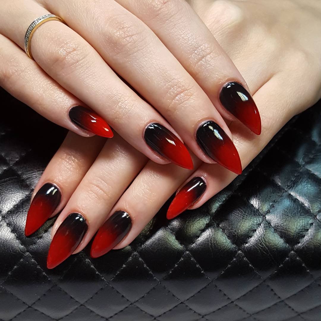 Черно красные ногти