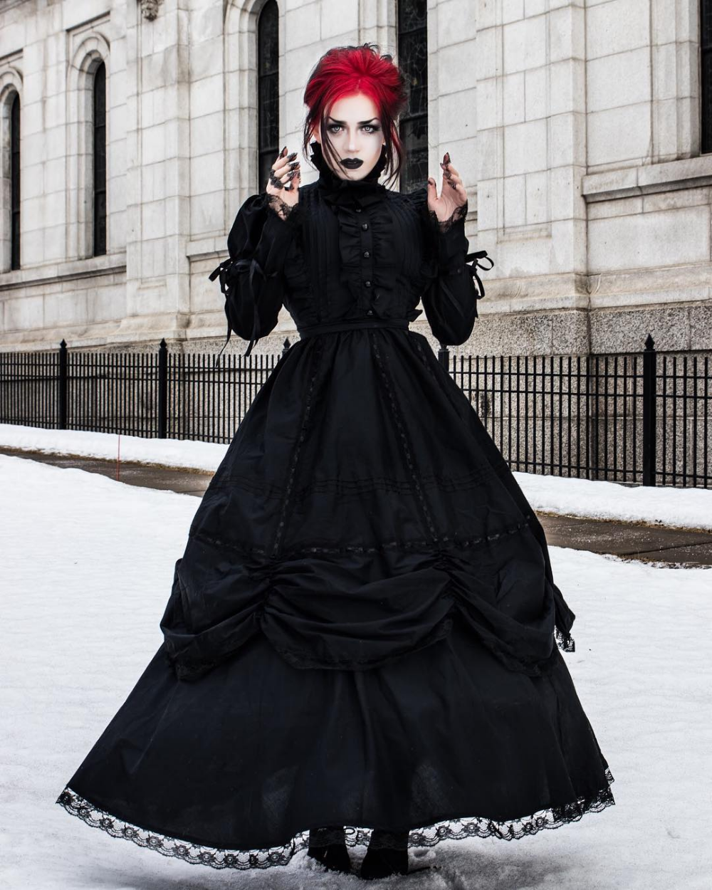 Готы вк. Goth Dark платье. Платье в готическом стиле. Готический стиль в одежде.