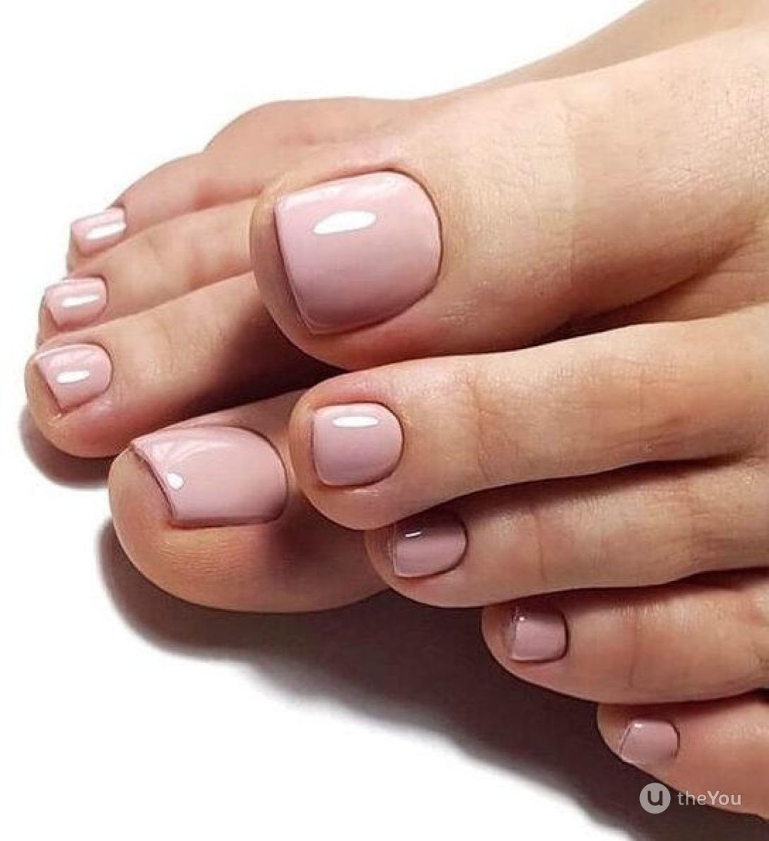 Нюдовый педикюр