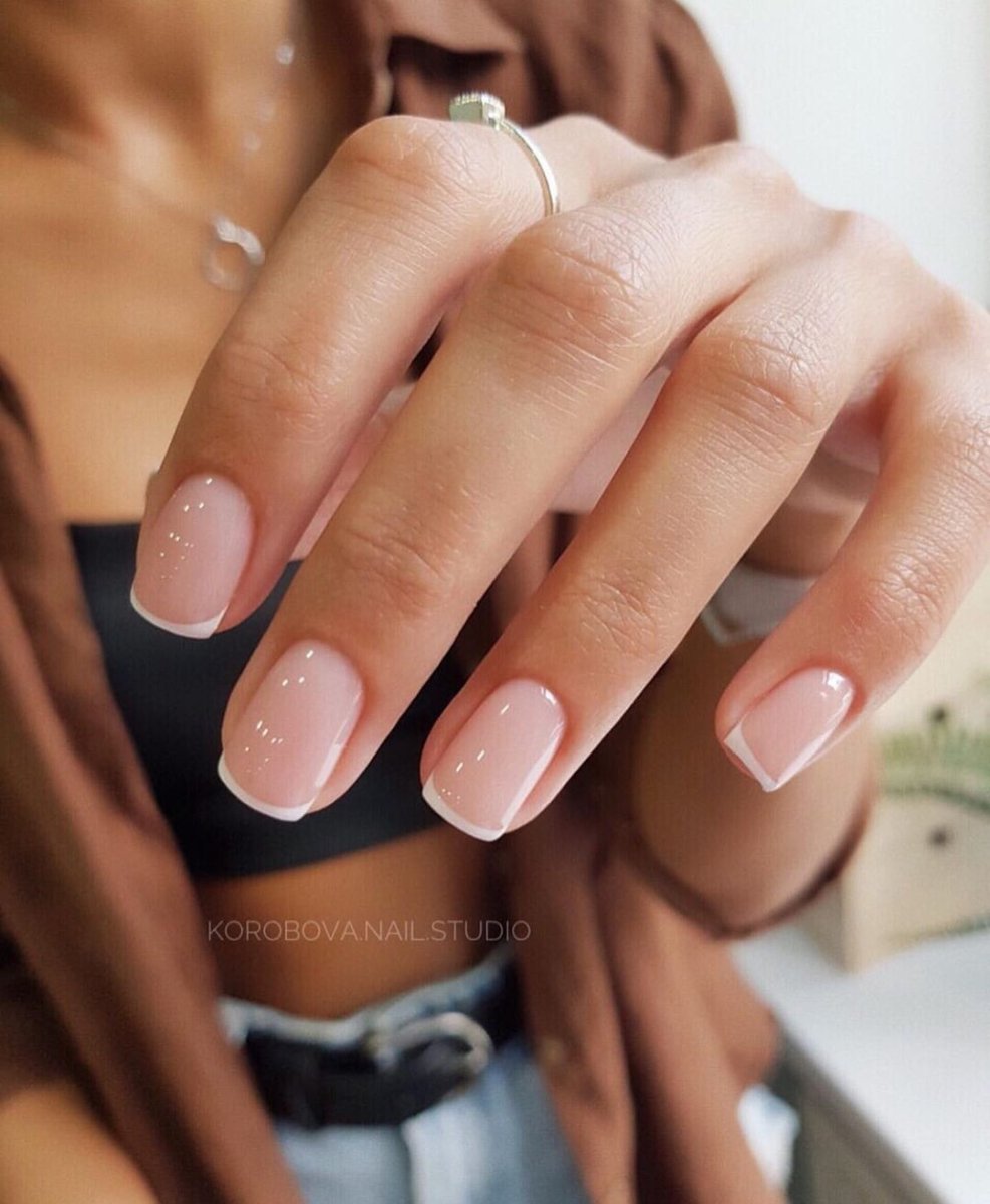 Натуральный френч на ногтях