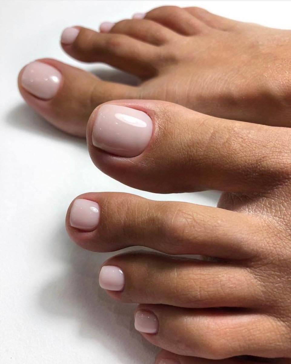 Педикюр нюд