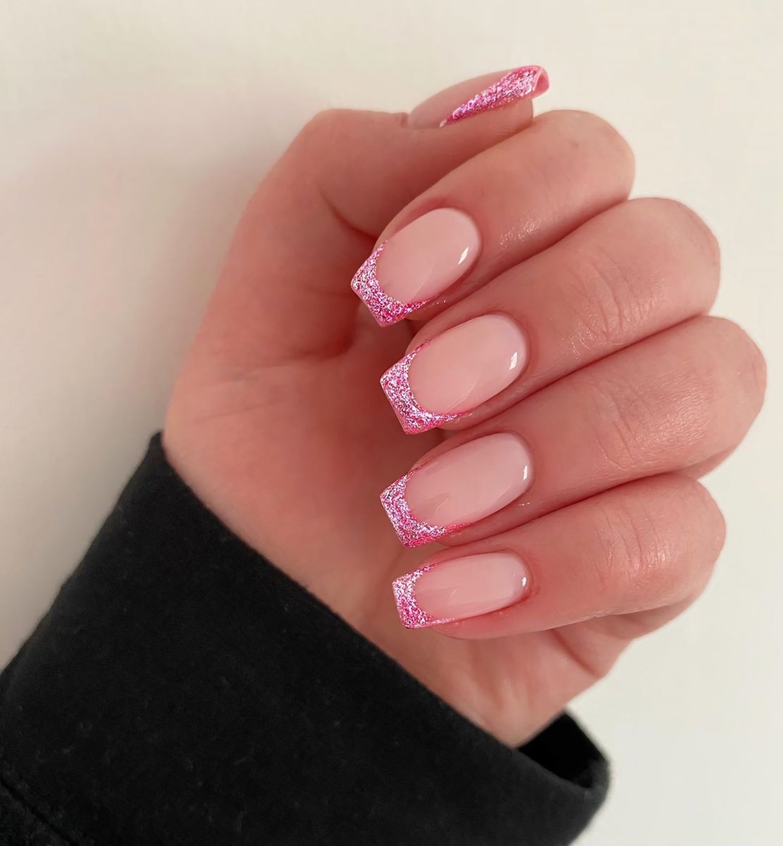 Маникюр френч розовый