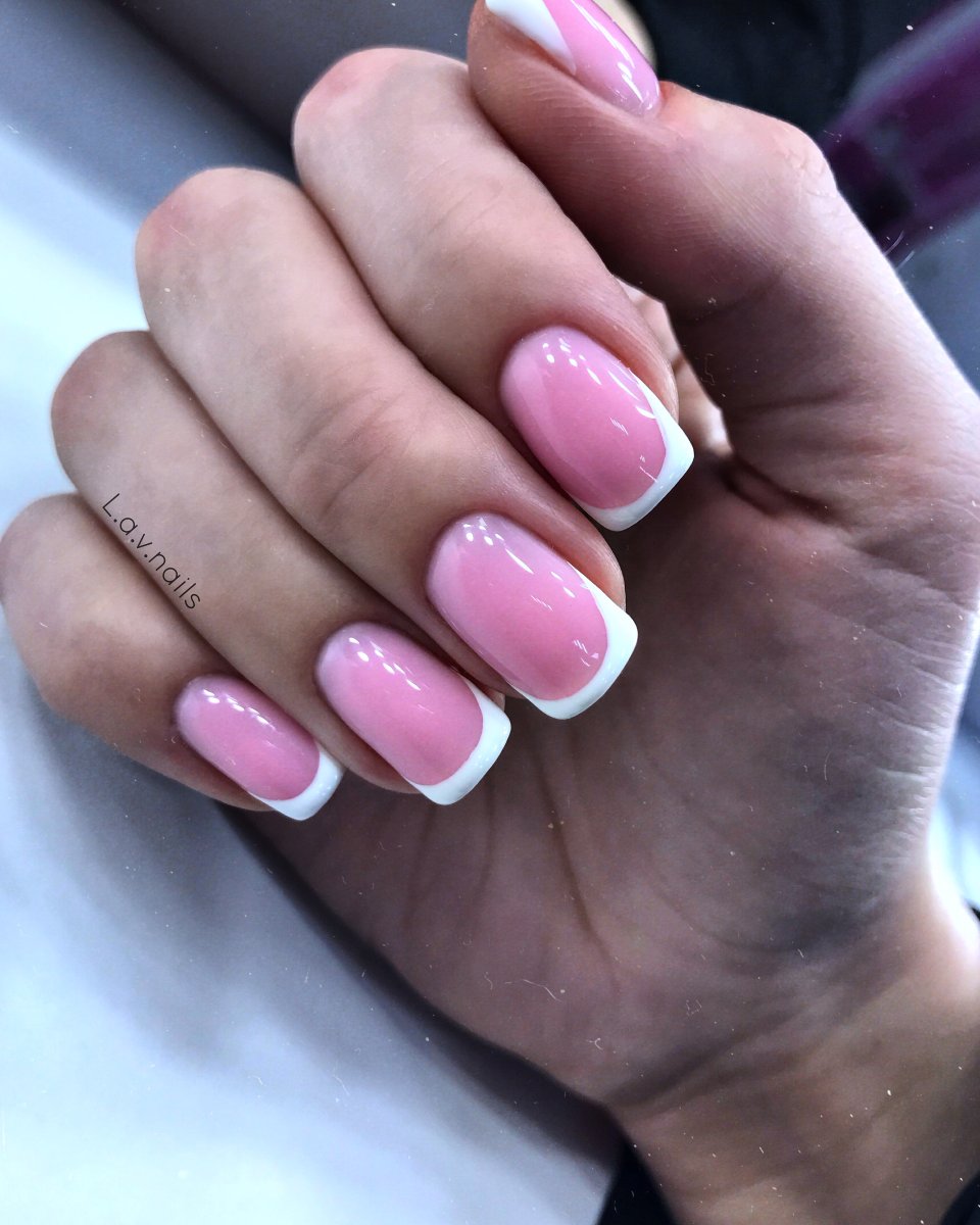 Французский маникюр с сердечком