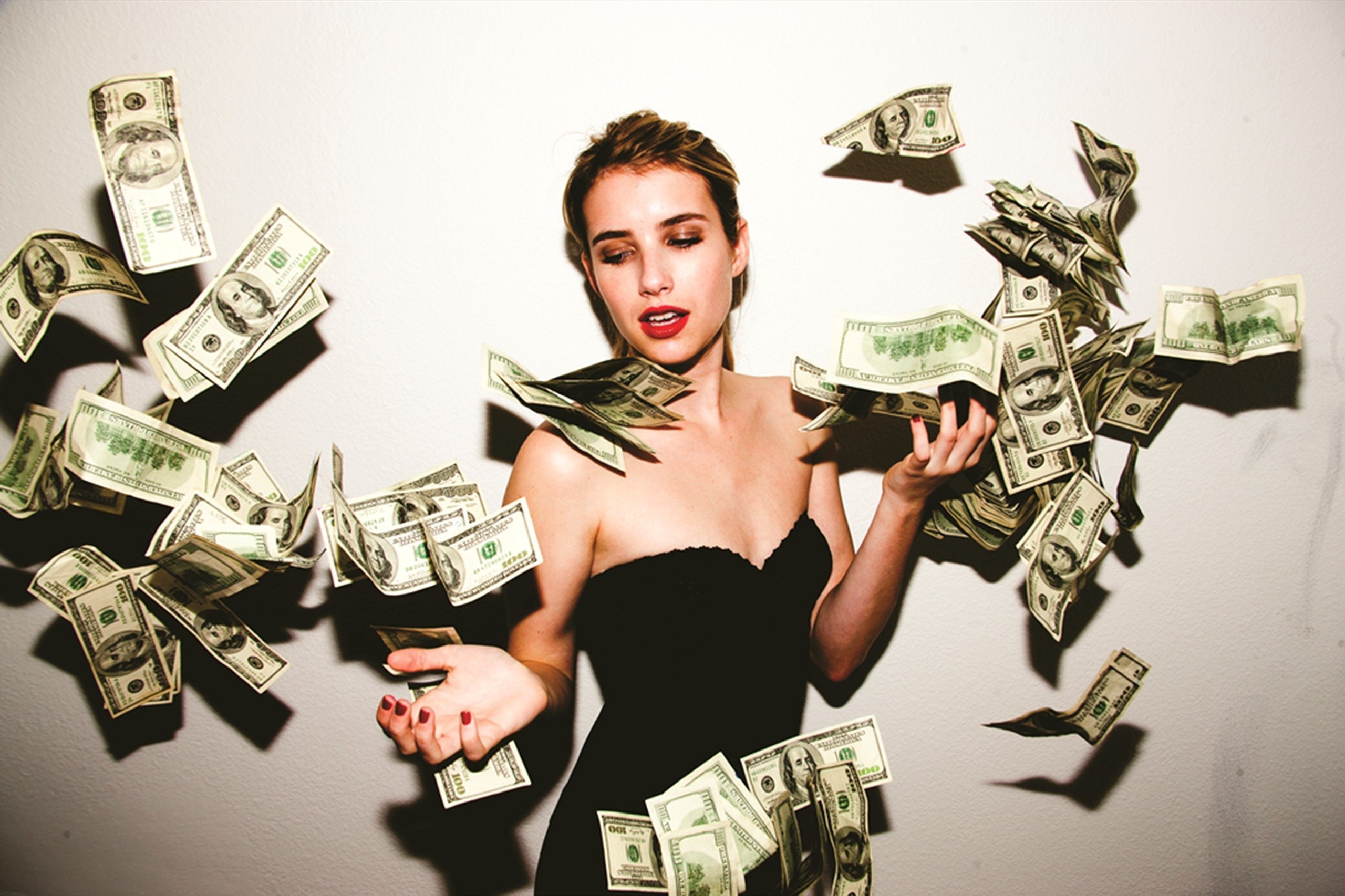 Красивое видео за деньги. Девушка с деньгами. Девушка с долларами. Красивая девушка с деньгами. Фотосессия с деньгами.