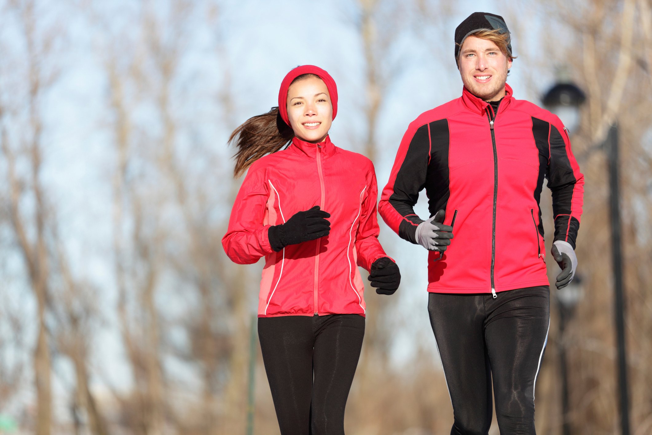 Warm sport. Одежда для бега. Зимняя спортивная одежда. Одежда для занятий спортом. Зимняя экипировка для бега.
