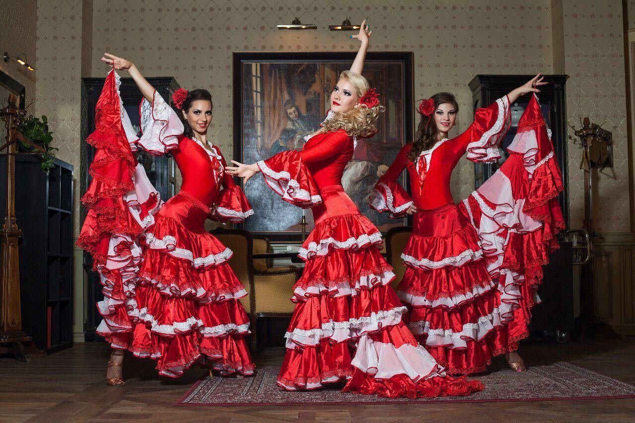 Цыганская эстрада. Севильяна фламенко. Народные танцы Испании. Костюм испанский. Костюм для испанского танца.