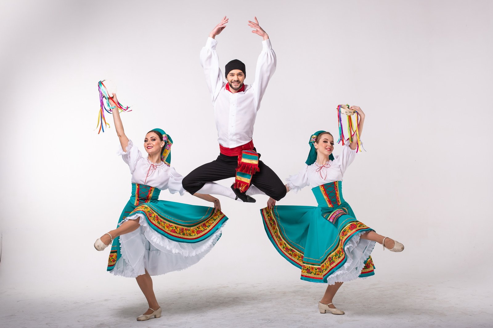 Белорусские народная группа. Белорусский ансамбль танца Крыжачок. Белорусский танец Крыжачок. Крыжачок белорусский народный танец. Танец Крыжачок белорусский народный танец.
