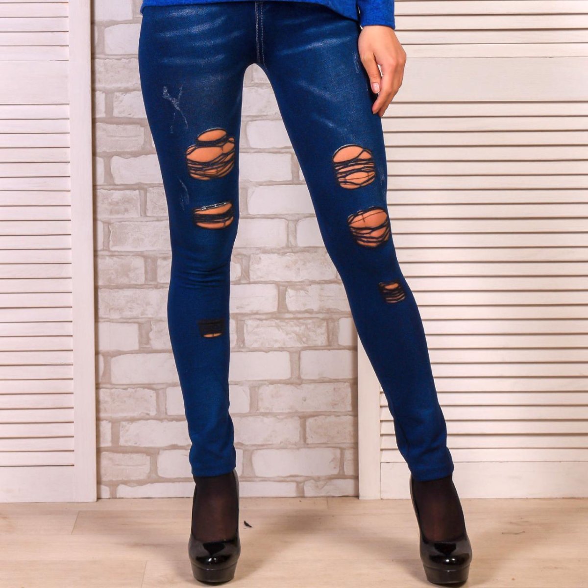 Рваные легинсы