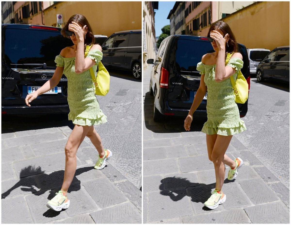 Зеленое платье с кроссовками