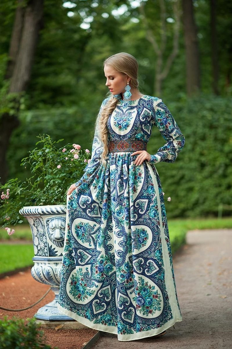 Платье из платков в русском стиле