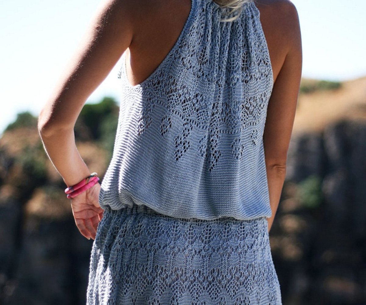 Летнее вязаное платье спицами для женщин