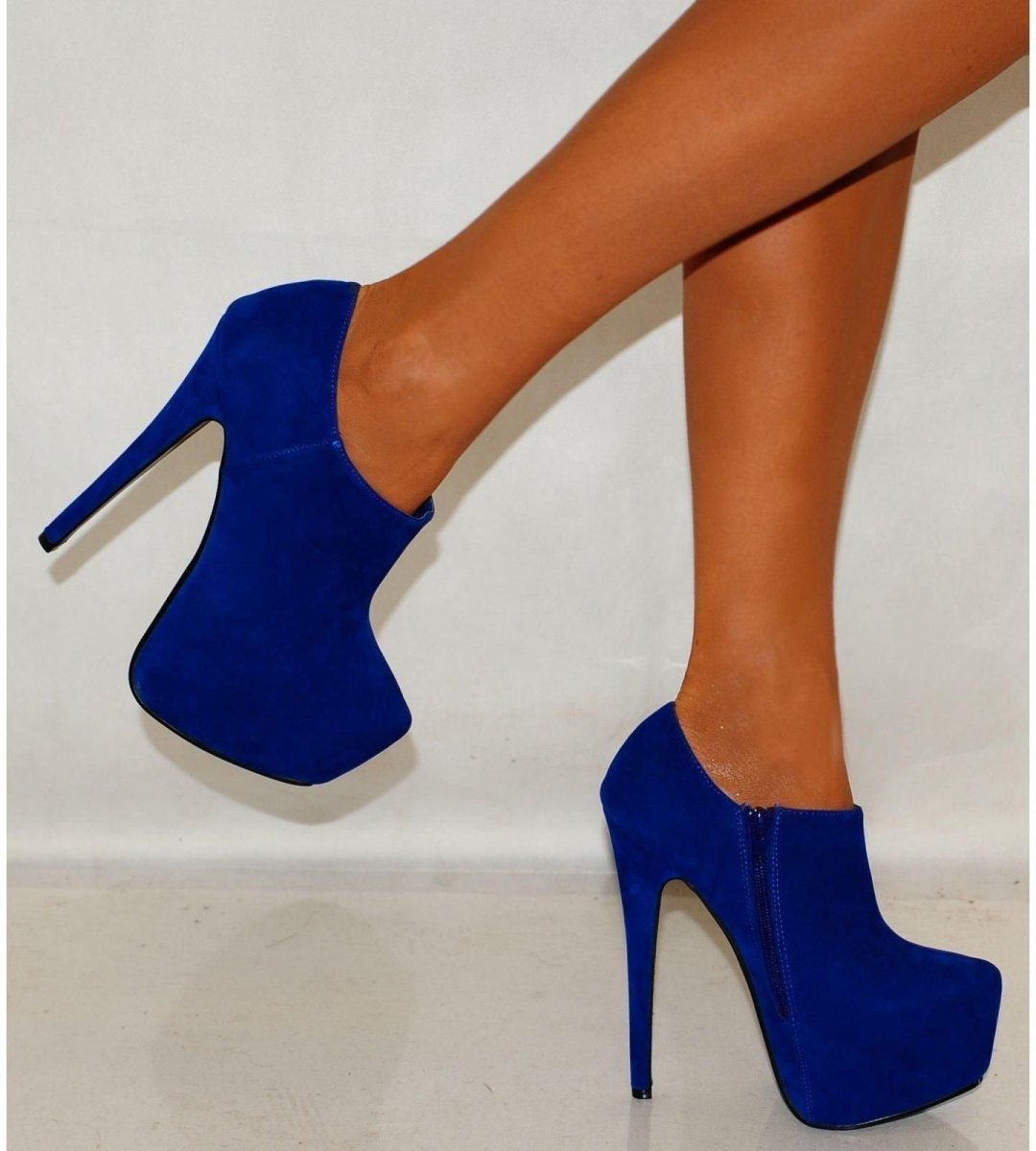 Синие туфли на каблуке